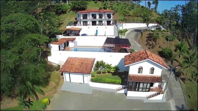 Hotel Los Cielos Del Caribe Cahuita Exterior photo